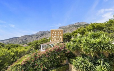 Amplia villa a la venta con bonitas vistas y jardín maravilloso en Altea Costa Blanca